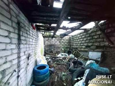 11/100 dalis pastato Tvartas Šilutės r. sav., Balčių k. už 1600 EUR pradinė kaina