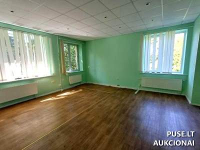 Parduodamas administracinis pastatas Gargžduose, Gamyklos g. 31, pradinė kaina 197361 EUR