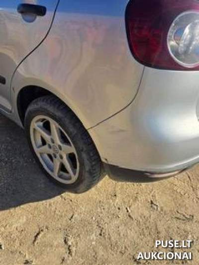 Volkswagen Golf Plus keleivinis automobilis parduodamas aukcione nuo 480 EUR