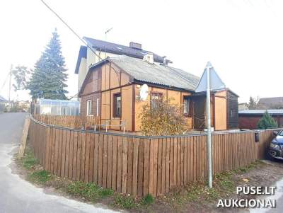 Dalinė palėpės dalis (patalpos) parduodamos aukcione Kaune, Kranto al. 143, pradinė kaina 1500 EUR