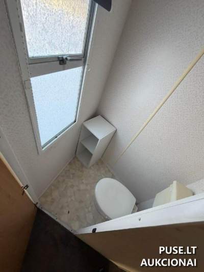 10 mobilių namelių komplektas aukcione pradine kaina 30000 EUR