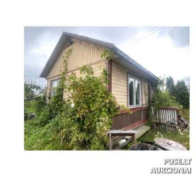 2/3 žemės sklypo ir sodo pastato dalis Panevėžio r. sav., Kaubariškio k. su 4530 EUR pradine kaina