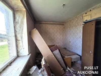 Parduodamas butas su rūsiu Ukmergės rajone, Žeimių kaime, kaina nuo 2790 EUR, aukcionas balandžio 14-15 d.