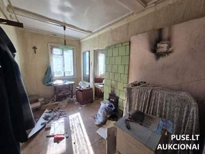 Gyvenamasis namas su 0.1444 ha sklypu Anykščių r., Viešintų mstl., Ažubalių g. 7, pradinė kaina 3862 EUR