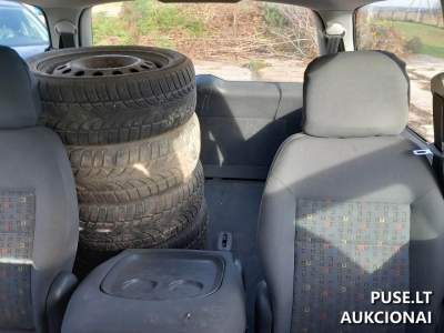 VW Sharan 2002 года дизель за 250 EUR на торгах в Лаздияй