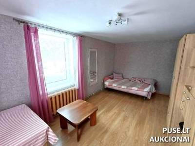 Parduodamas gyvenamasis namas su priklausiniais ir 0.25 ha sklypu Pakruojo rajone, Stačiūnų kaime, pradinė kaina 35000 EUR