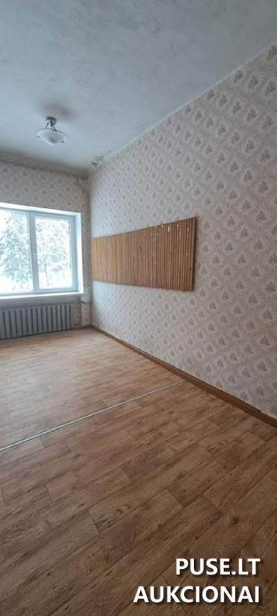 Parduodama mokykla Šakių rajone, Voverių kaime, 1323 kv.m. pradinė kaina 41520 EUR