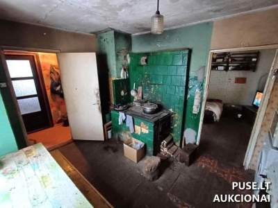 Sodyba Joniškio rajone, Melnių k., su ūkiniais pastatais ir 0.19 ha sklypu, pradinė kaina 4287 EUR
