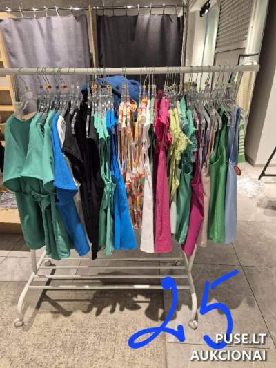 Naujų drabužių ir avalynės likviduojamos įmonės turtas aukcione 27000 EUR