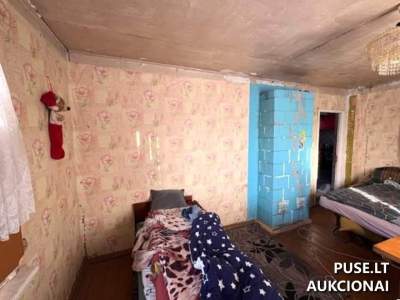 Parduodama 1/2 dalis gyvenamojo namo su ūkiniais pastatais Biržų rajone, Pagervės kaime, pradinė kaina 4590 EUR