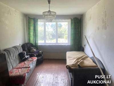 Parduodama 1/2 dalis buto Panevėžio r. sav., Bobiniškių k. su ūkiniu pastatu, pradinė kaina 207 EUR