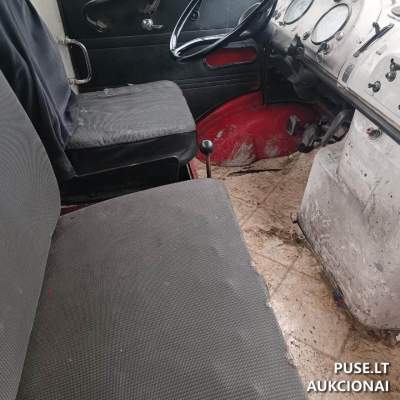 Variklinė transporto priemonė MERCEDES BENZ 1313 (4x4) aukcione Panevėžyje pradinė kaina 700 EUR