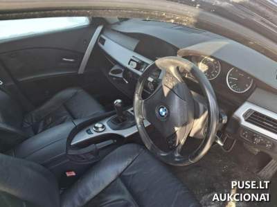 BMW 530D 2003 dyzelis su defektais aukcione Panevėžyje pradinė kaina 894 EUR