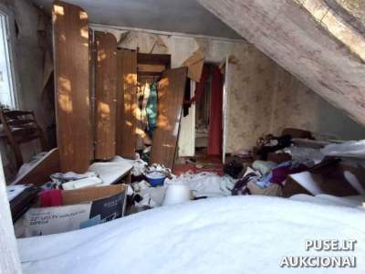 Parduodamas gyvenamasis namas su ūkiniais pastatais Raseinių rajone, Alėjų kaime, pradinė kaina 1700 EUR