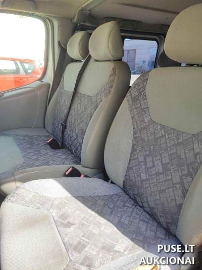 2005 Opel Vivaro Minibus with Critical Defects for Auction at 450 EUR