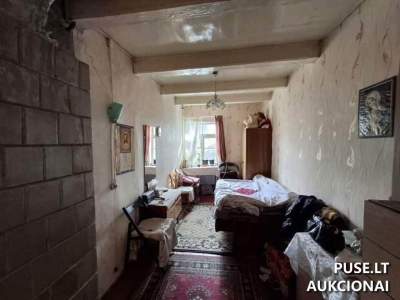 Dalinė gyvenamojo namo nuosavybė Vilniuje, Ramunių g. 23, su priklausiniais ir sklypo dalimi, pradinė kaina 16400 EUR