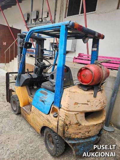 Used Toyota Forklift for Auction: 2500 kg Capacity, Starting Bid 1200 EUR