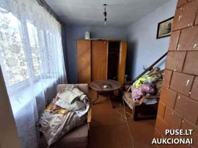 Parduodama 1/5 dalis buto su ūkinių pastatų dalimis Varėnos rajone, Dubičių kaime, pradinė kaina 440 EUR