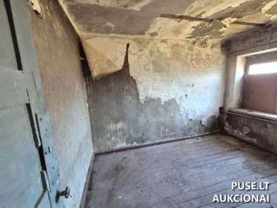 Mažas 20.44 kv.m. butas Agluonų kaime, Akmenės rajone, su 0.0146 ha žemės sklypo dalimi - pradinė kaina 900 EUR