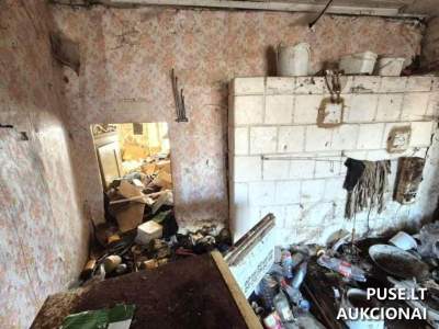 Parduodamas gyvenamasis namas su ūkiniais pastatais Joniškio rajone, Žagarėje, Kęstučio g. 62, pradinė kaina 6000 EUR