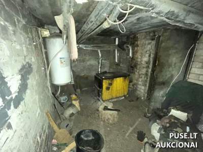 1/2 dalis gyvenamojo namo su 0.26 ha sklypu Varėnos rajone, Krivilių kaime, pradinė kaina 11400 EUR