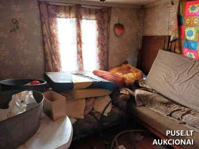 Parduodama 1/4 dalis gyvenamojo namo su ūkiniais pastatais Jurbarko r. Kaniūkų k. 4310 EUR