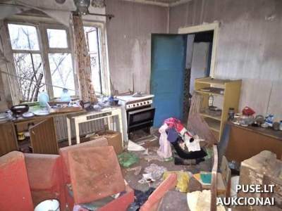 Gyvenamojo namo 1/2 dalis Mažeikių rajone, Purvėnų k., pradinė kaina 4720 EUR