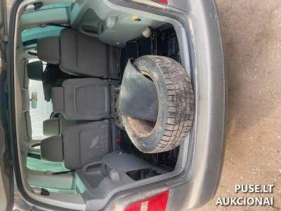 Легковой автомобиль VW Touran на торгах, стартовая цена 200 EUR