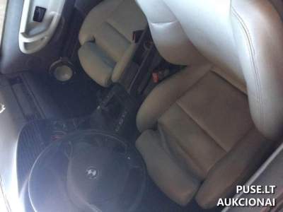 Продажа BMW 320 кабриолет. Пробег 336635 км, есть модификации. Начальная цена 1076 EUR