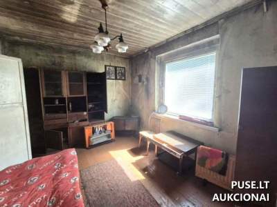 Помещения с хозяйственными постройками в районе Акмене, деревня Аглюонай, стартовая цена 488 EUR