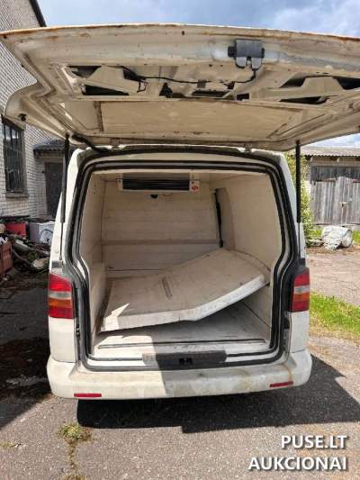 Аукцион: VW Transporter 2005 г. с холодильником. Начальная цена от 600 EUR