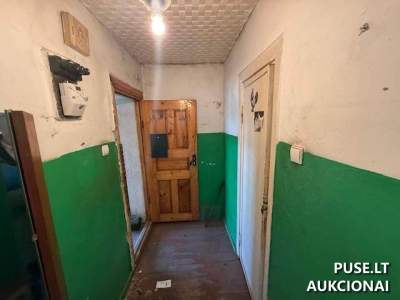 3 kambarių butas su rūsiu Vilniaus rajone Bezdonių miestelyje 15920 EUR - Antstolių aukcionas