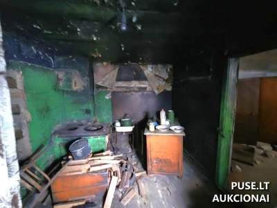 1/2 dalis gyvenamojo namo Skuodo rajone, Žemytės kaime, 134 kv.m. pradinė kaina 1440 EUR