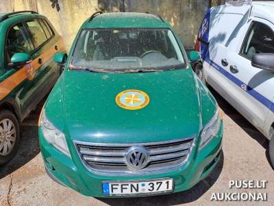 VW Tiguan 2010 dyzelinis automobilis aukcione Kaune pradine kaina 500 EUR