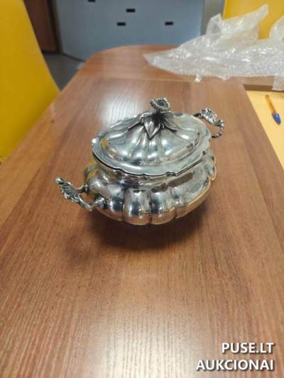 Sidabrinė cukrinė 1859 m. 853,23 g., pradinė kaina 1202 EUR
