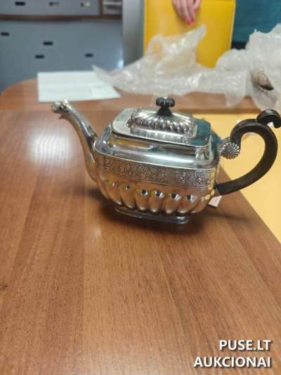 Sidabro lydinio arbatinukas ~868g, 979 EUR, antstolių varžytynės