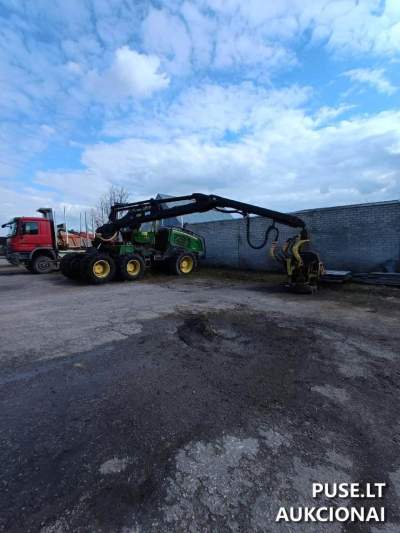 Рубка JOHN DEERE 43260 EUR - важка техніка на аукціоні в Таураге