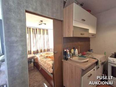 Parduodamas 1/2 dalies butas Šiauliuose 31.14 kv.m bendra su bendro naudojimo patalpomis 16.81 kv.m. J. Basanavičiaus g. 55B-19 už 7350 EUR