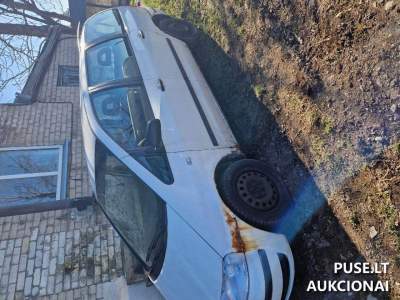 VW Sharan 2002 р. на аукціоні в м. Варена, стартова ціна 200 EUR