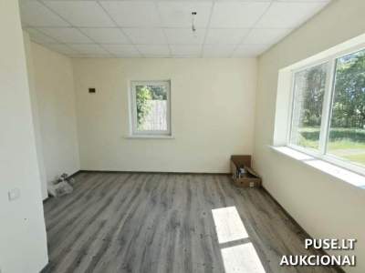 Administracinis pastatas su ūkio patalpomis ir sklypu Utenos rajone 22400 EUR